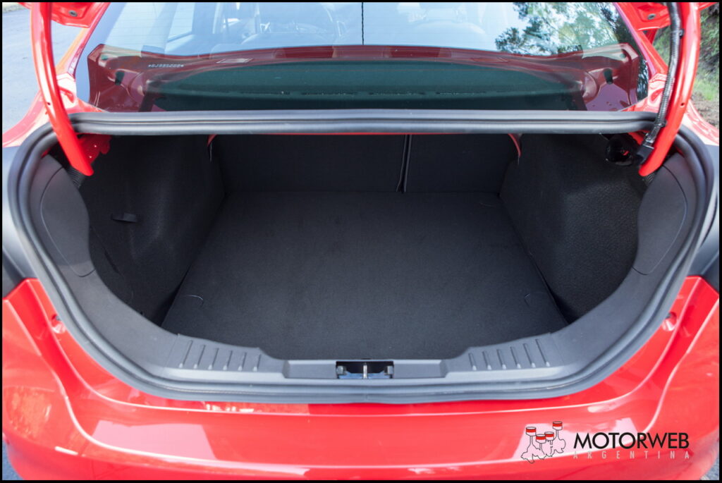 2015-07 TEST Ford Focus Titanium Motorweb Argentina 122