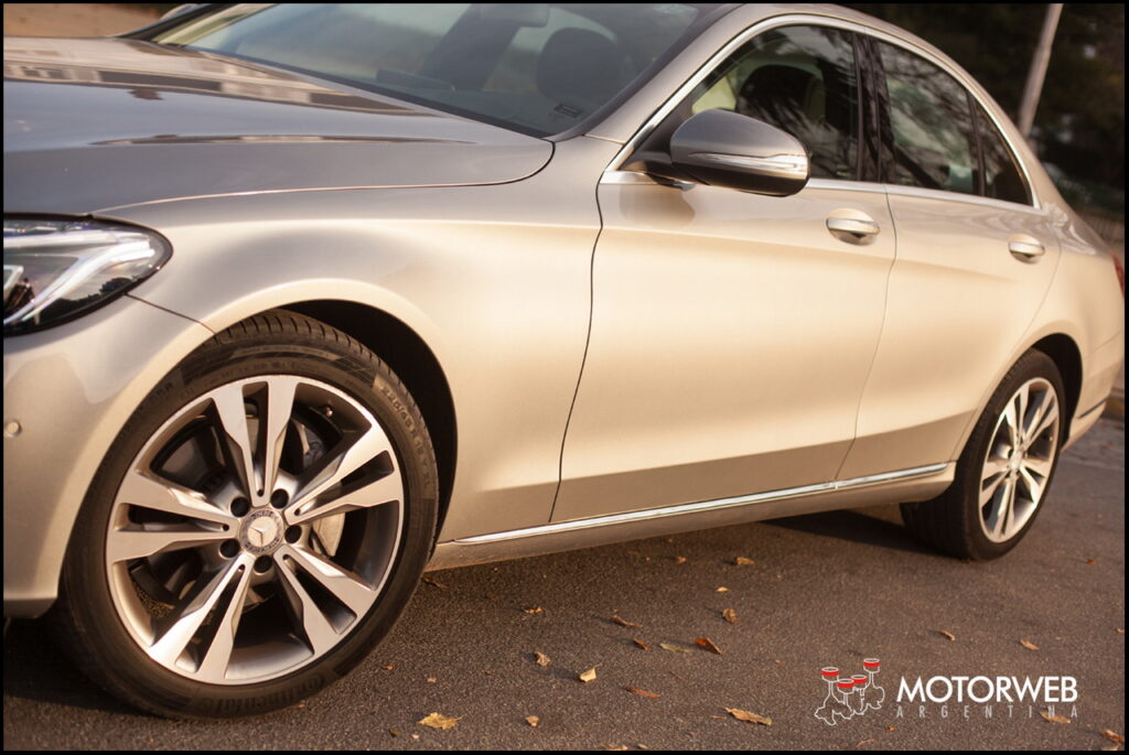 2015-07 TEST Mercedes C250 w205 Motorweb Argentina 003