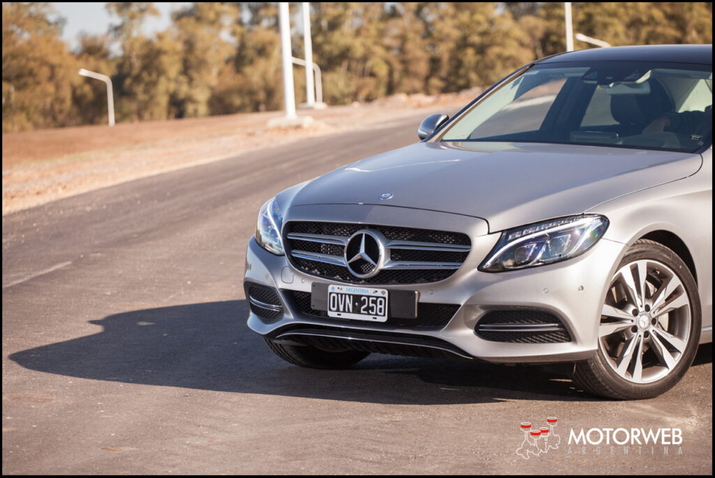 2015-07 TEST Mercedes C250 w205 Motorweb Argentina 022