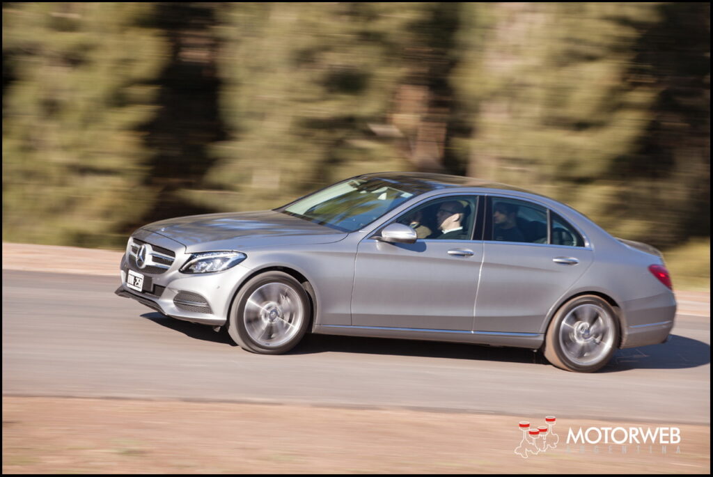 2015-07 TEST Mercedes C250 w205 Motorweb Argentina 033