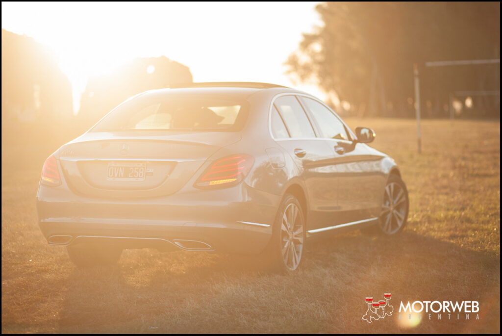 2015-07 TEST Mercedes C250 w205 Motorweb Argentina 042