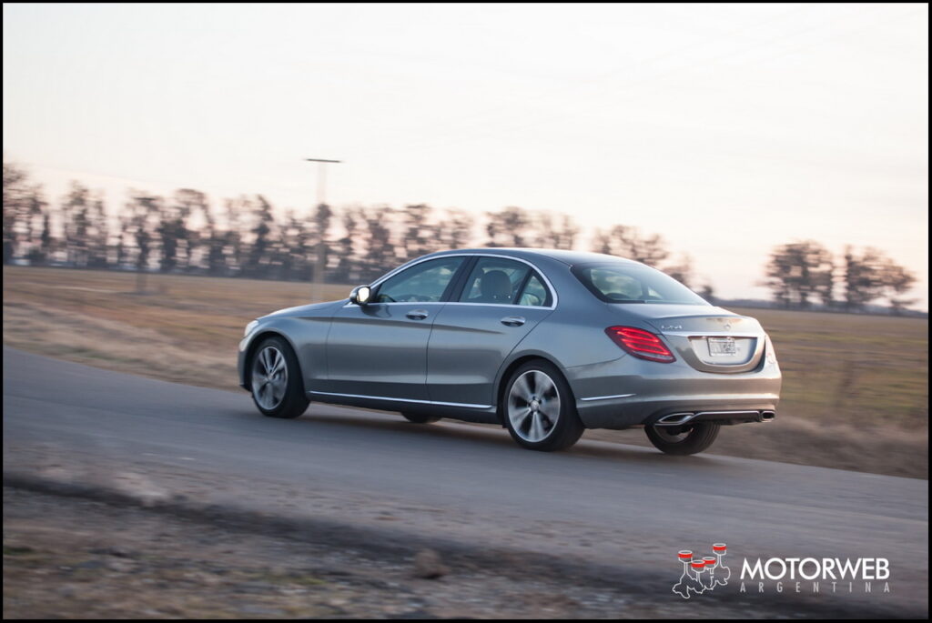 2015-07 TEST Mercedes C250 w205 Motorweb Argentina 056