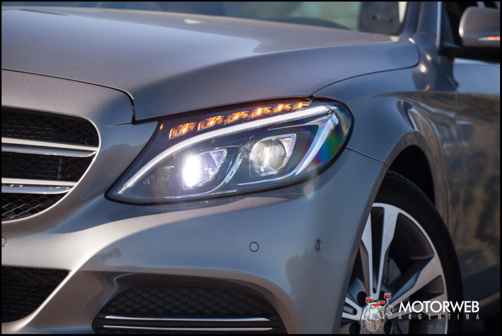2015-07 TEST Mercedes C250 w205 Motorweb Argentina 064