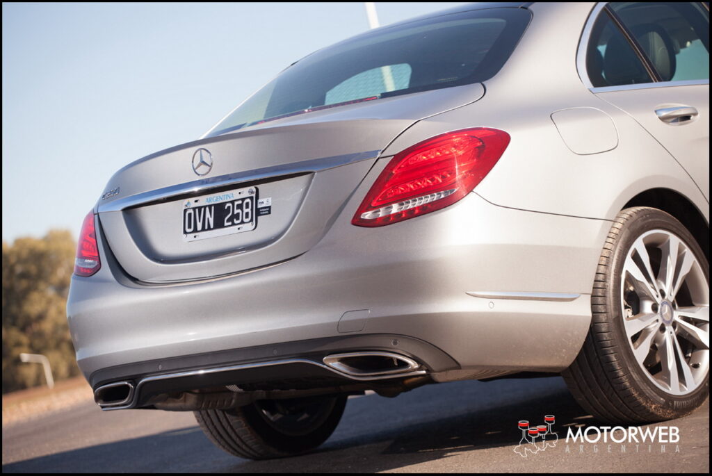 2015-07 TEST Mercedes C250 w205 Motorweb Argentina 073