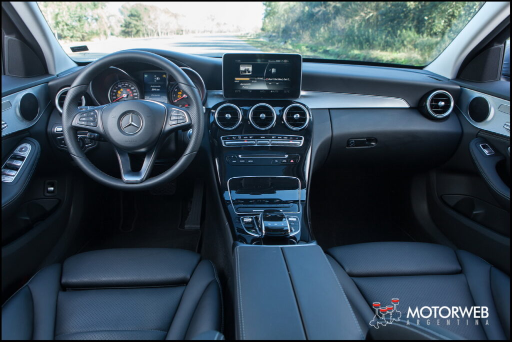 2015-07 TEST Mercedes C250 w205 Motorweb Argentina 079