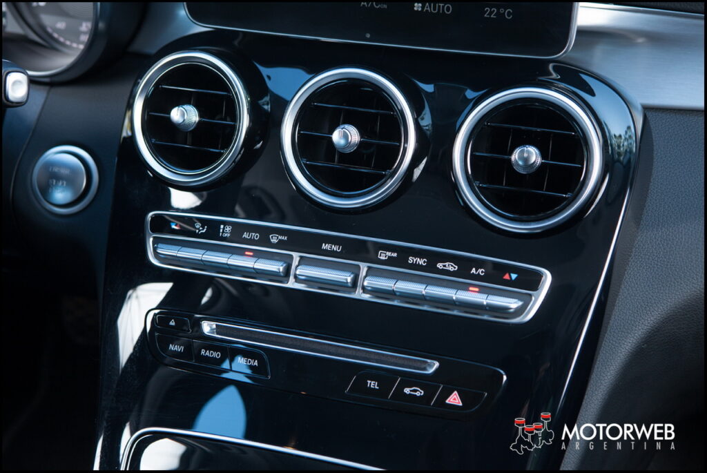 2015-07 TEST Mercedes C250 w205 Motorweb Argentina 120