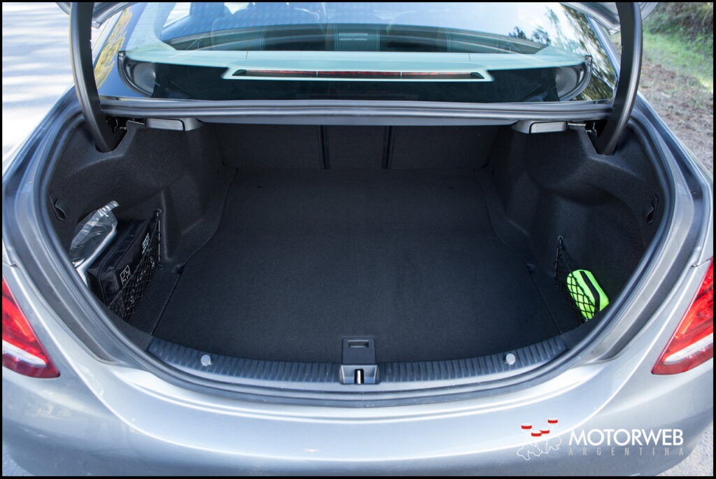 2015-07 TEST Mercedes C250 w205 Motorweb Argentina 154