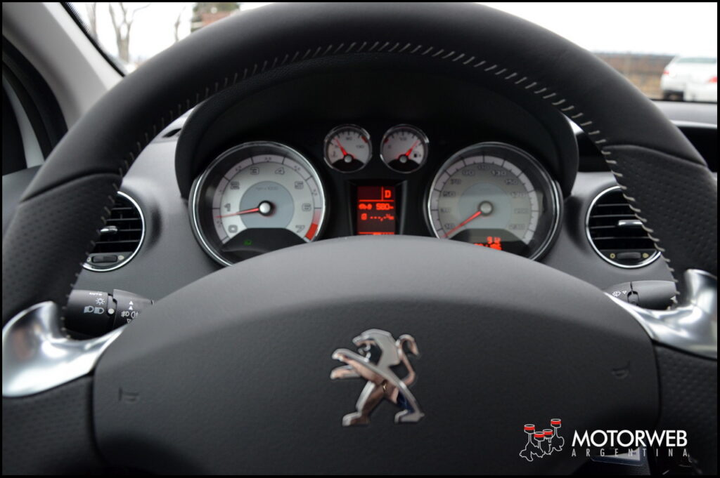 2015-08-11 Contacto Peugeot 308 y 408  THP 06