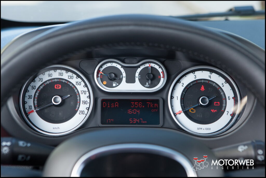 2015-08 TEST Fiat 500L Motorweb Argentina 051