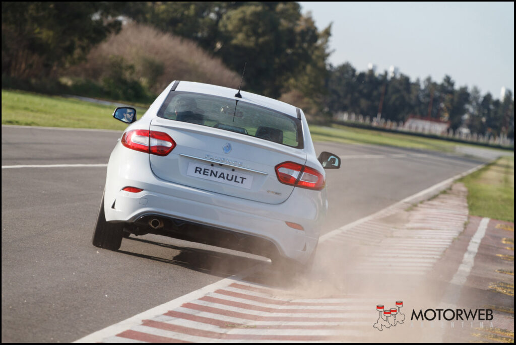 Renault Fluence GT2 - Pista (10) copy