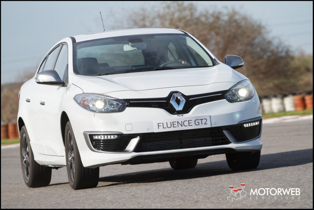 Renault Fluence GT2 - Pista (2) copy