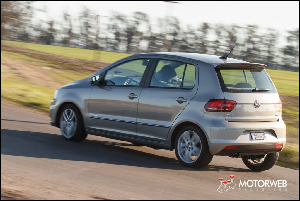 2015-09 TEST VolkswagenFox Highline 16v Motorweb Argentina 38