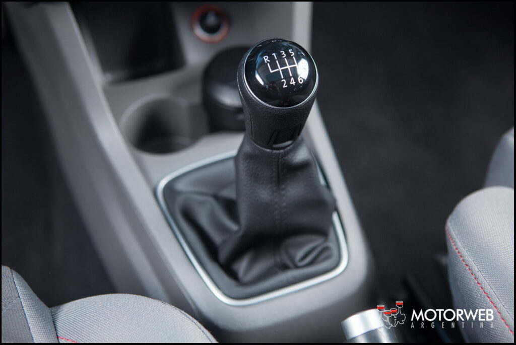 2015-09 TEST VolkswagenFox Highline 16v Motorweb Argentina 65