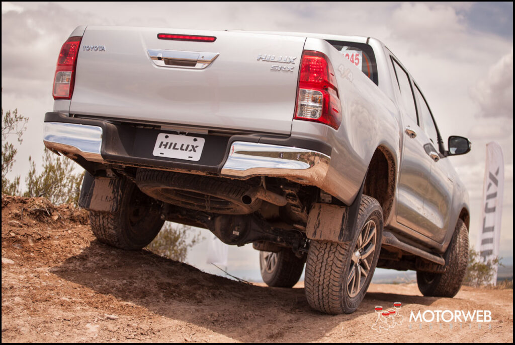 2015-11-05 Test Toyota Hilux 2016 Motorweb Argentina 43