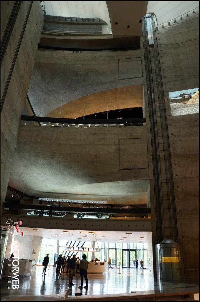 2015-09 Mercedes-Benz Museum Motorweb Argentina 008