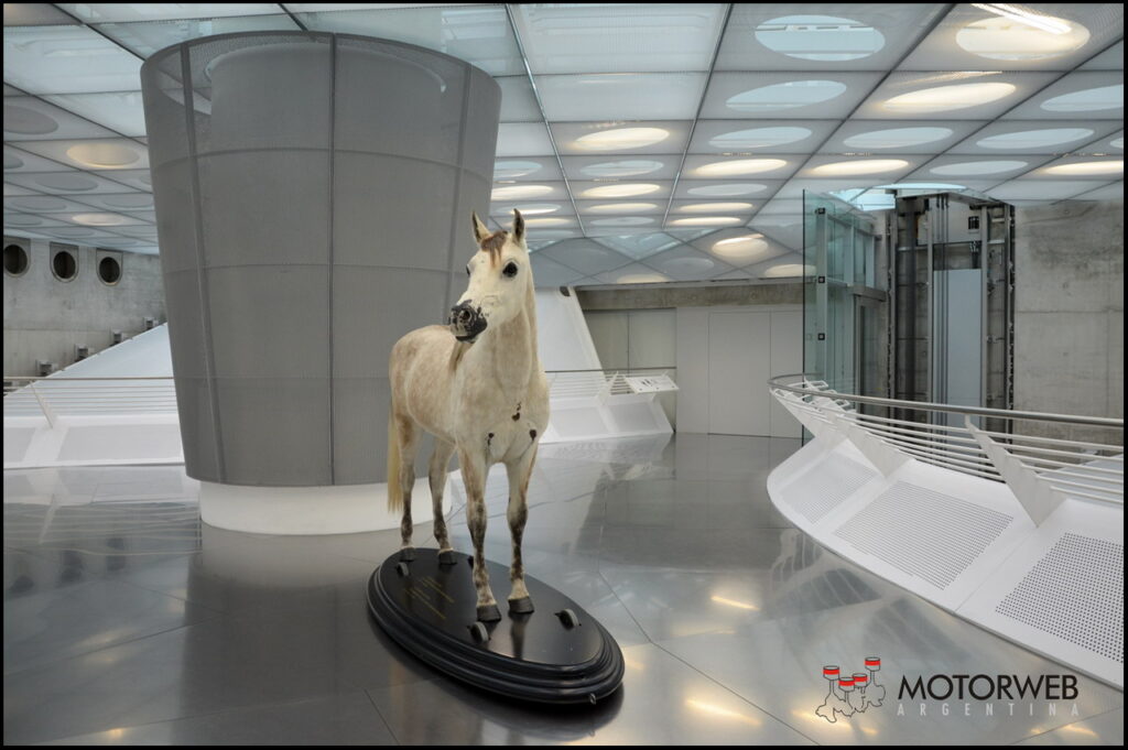 2015-09 Mercedes-Benz Museum Motorweb Argentina 013