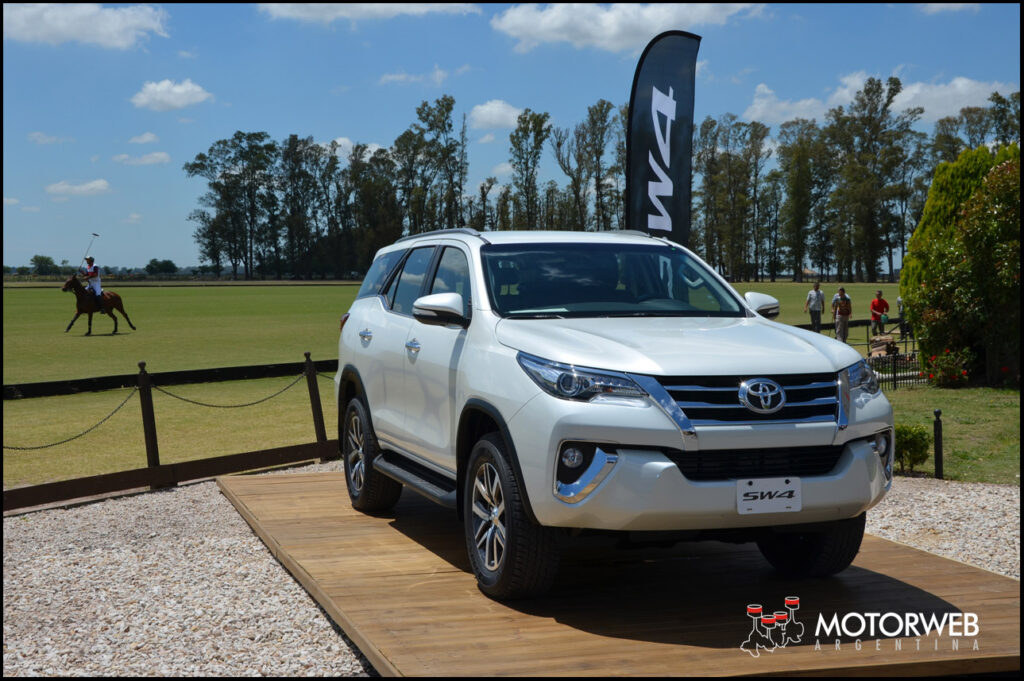 2015-12-21 LANZ Toyota SW4 Motorweb Argentina 32