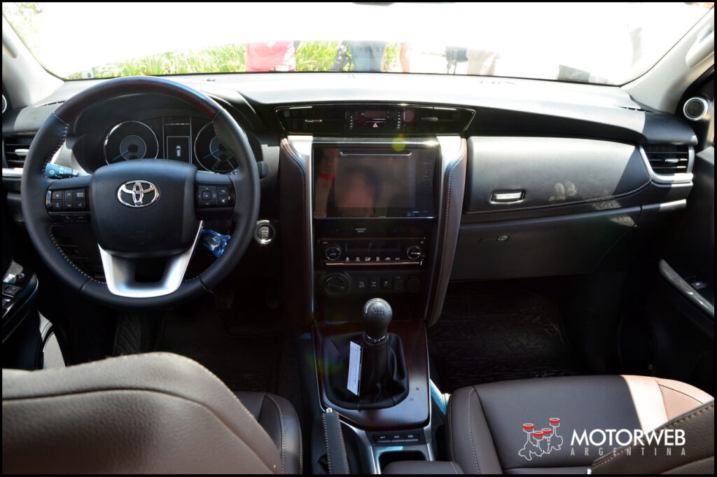 2015-12-21 LANZ Toyota SW4 Motorweb Argentina 54