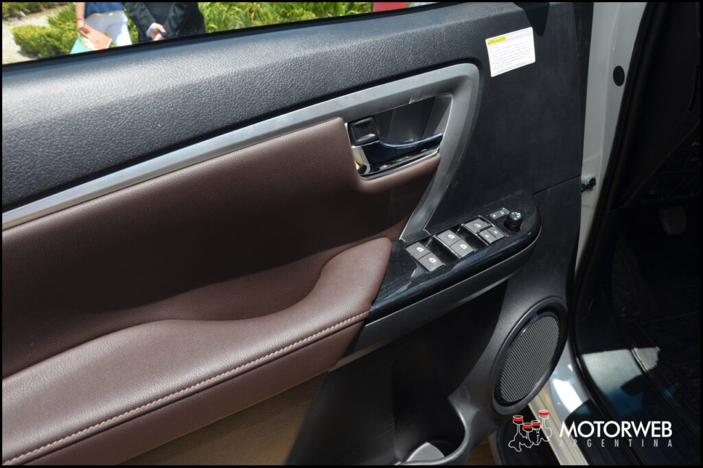 2015-12-21 LANZ Toyota SW4 Motorweb Argentina 57