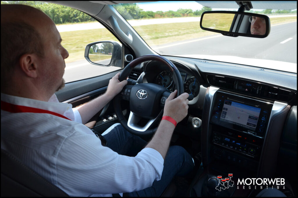 2015-12-21 LANZ Toyota SW4 Motorweb Argentina 84
