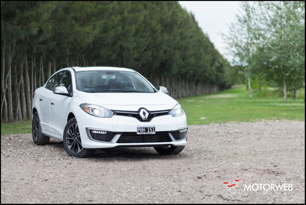 2015-12 TEST Renault Fluence GT2 Motorweb Argentina 020
