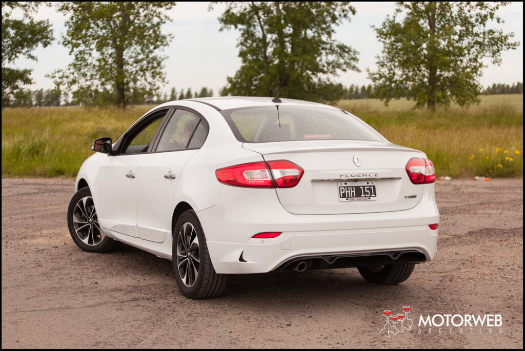 2015-12 TEST Renault Fluence GT2 Motorweb Argentina 023