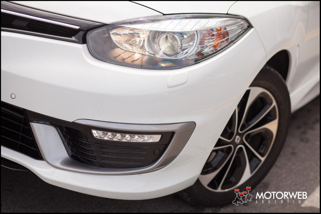 2015-12 TEST Renault Fluence GT2 Motorweb Argentina 032