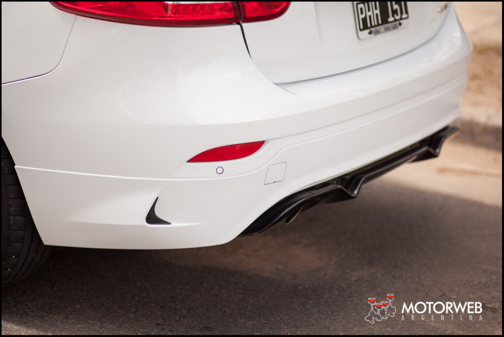 2015-12 TEST Renault Fluence GT2 Motorweb Argentina 045