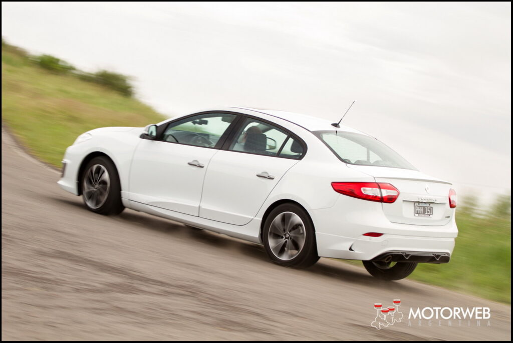 2015-12 TEST Renault Fluence GT2 Motorweb Argentina 060