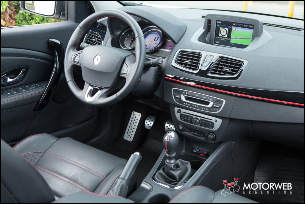 2015-12 TEST Renault Fluence GT2 Motorweb Argentina 100