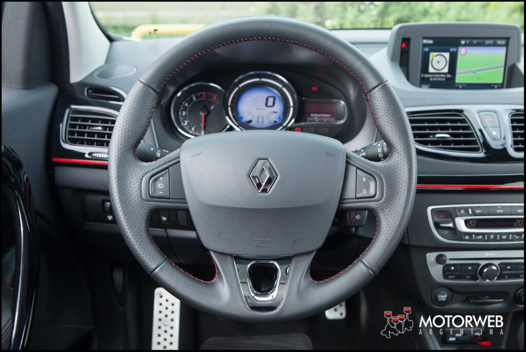 2015-12 TEST Renault Fluence GT2 Motorweb Argentina 102