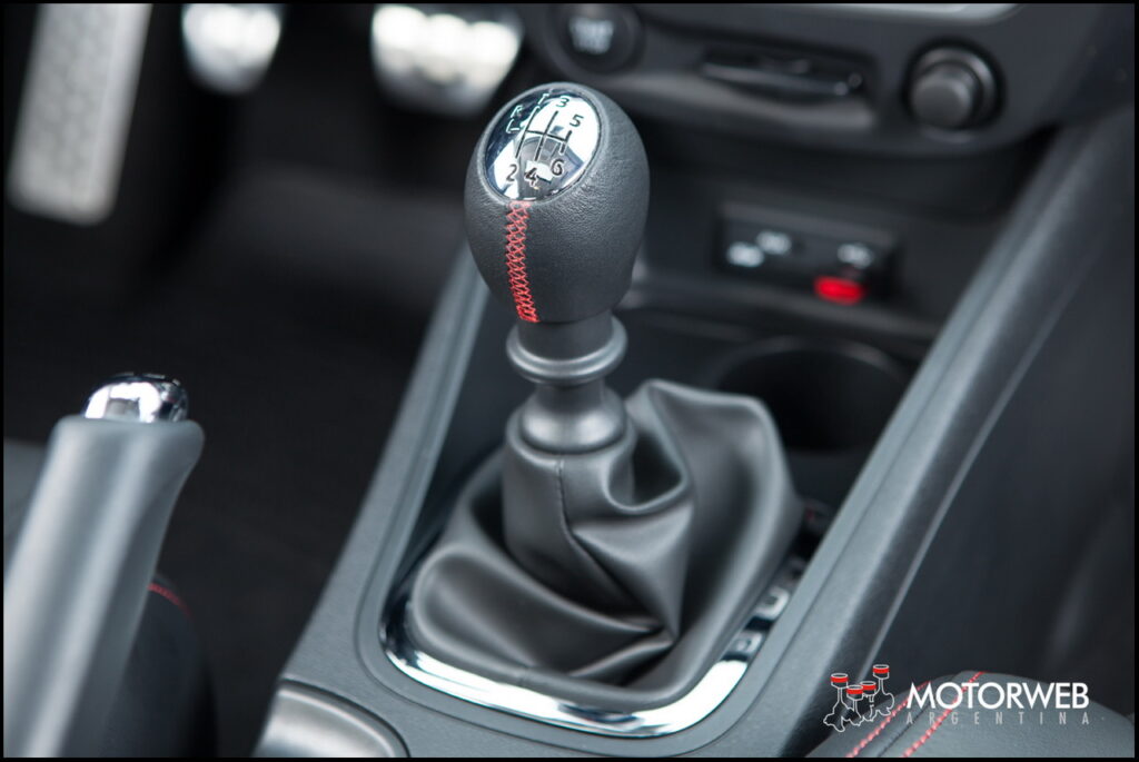 2015-12 TEST Renault Fluence GT2 Motorweb Argentina 113