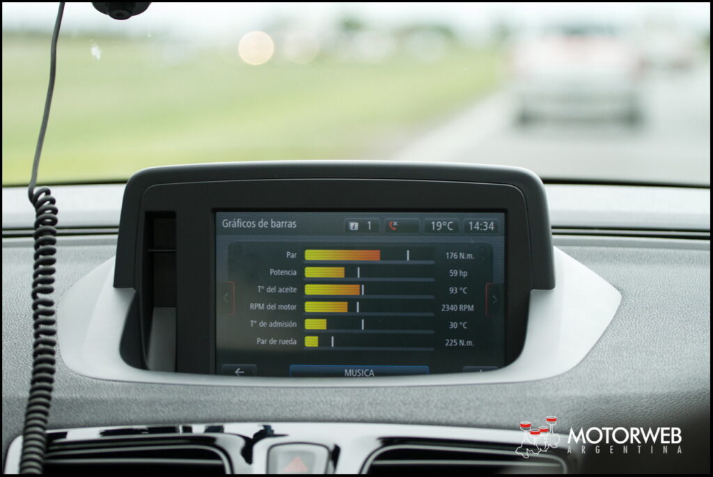 2015-12 TEST Renault Fluence GT2 Motorweb Argentina 150