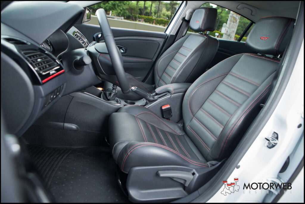 2015-12 TEST Renault Fluence GT2 Motorweb Argentina 220