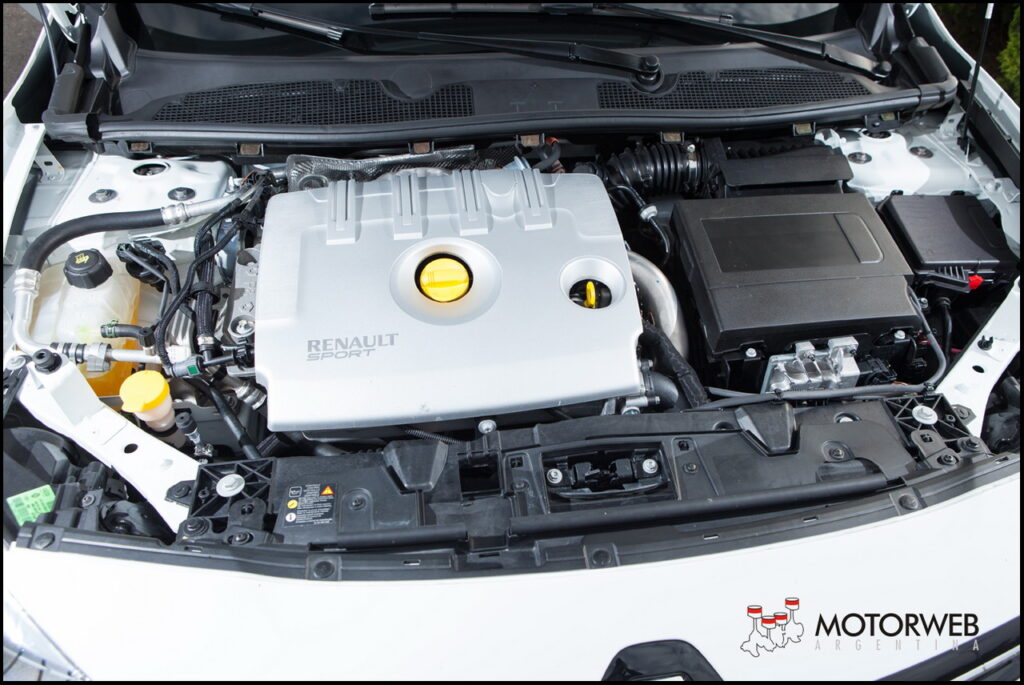 2015-12 TEST Renault Fluence GT2 Motorweb Argentina 400