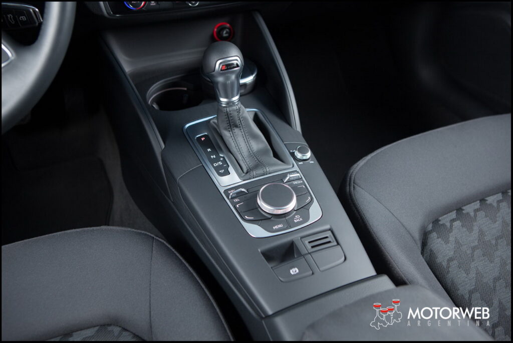 2016-02 TEST Audi A3 Sedan Motorweb Argentina 059
