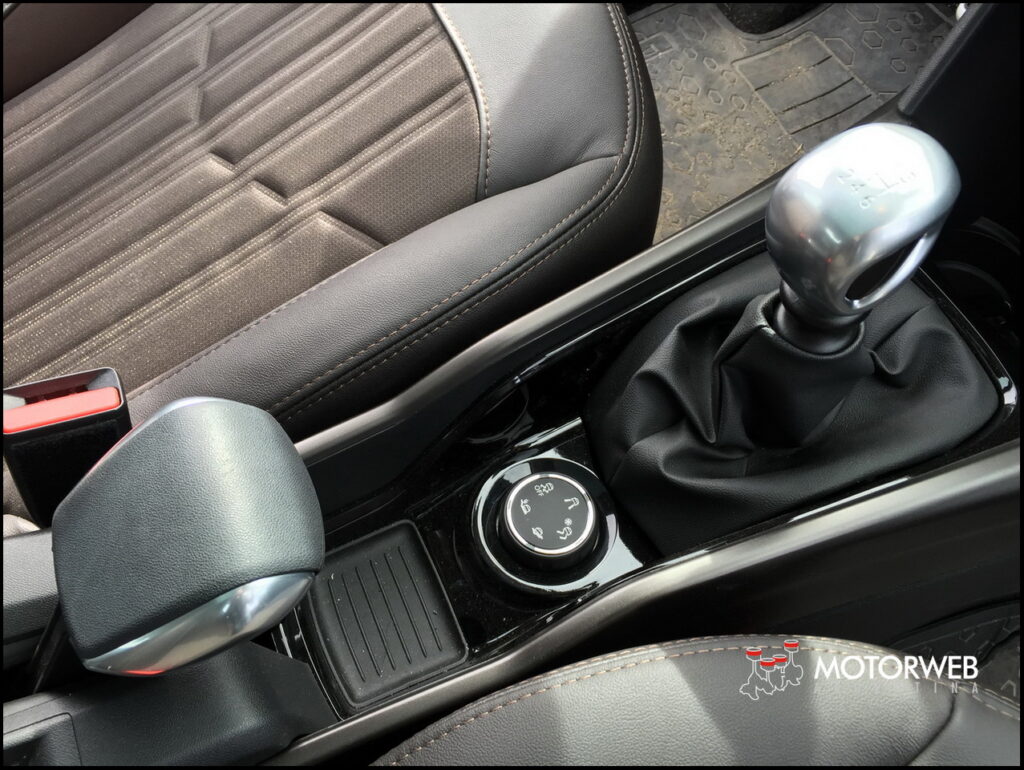 2016-03 LANZ Peugeot 2008 Motorweb Argentina 045