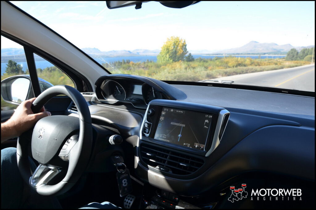 2016-03 LANZ Peugeot 2008 Motorweb Argentina 050
