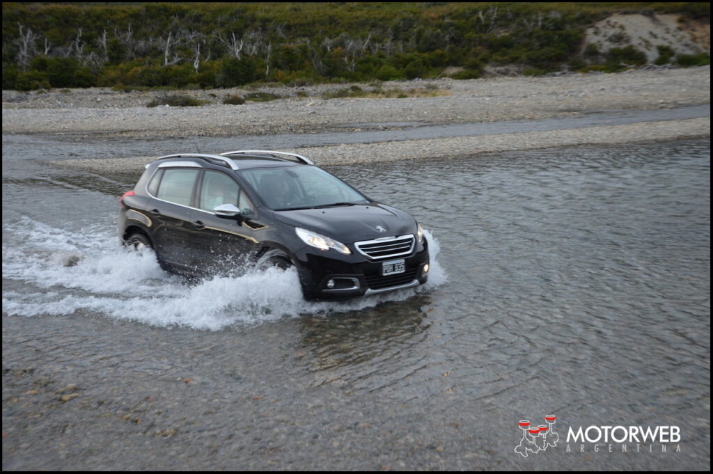 2016-03 LANZ Peugeot 2008 Motorweb Argentina 068