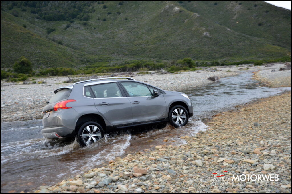2016-03 LANZ Peugeot 2008 Motorweb Argentina 081