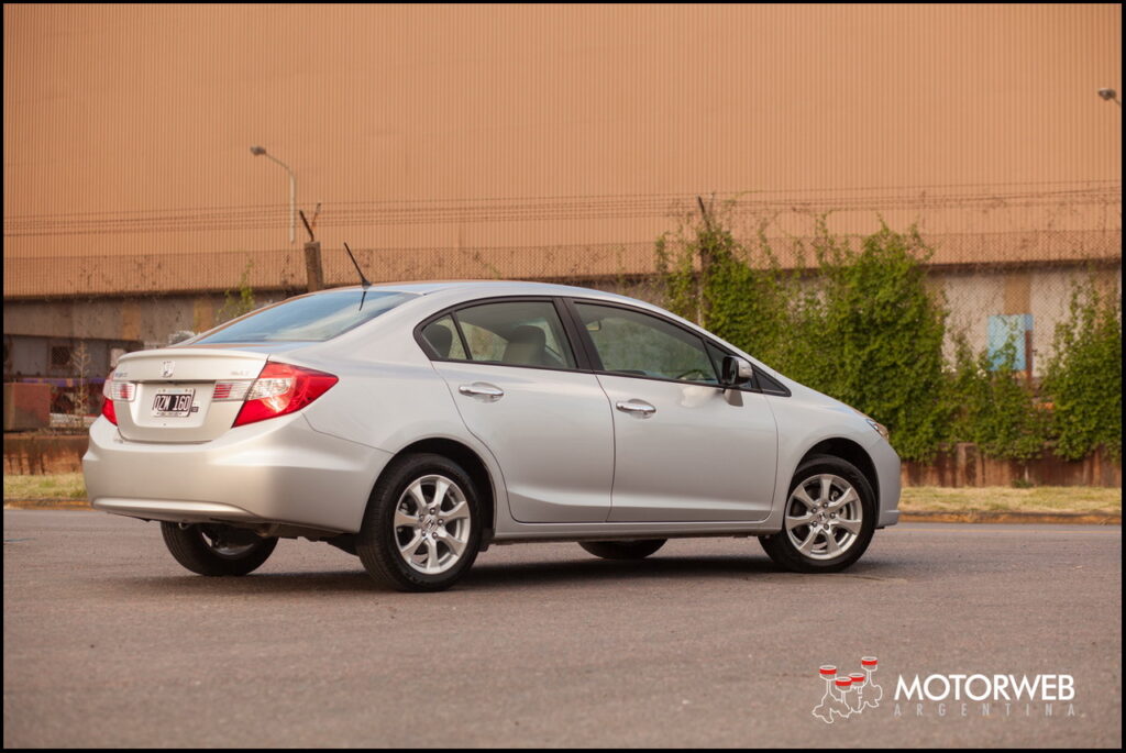 2016-03 TEST Honda Civic EXL Motorweb Argentina 005 copy
