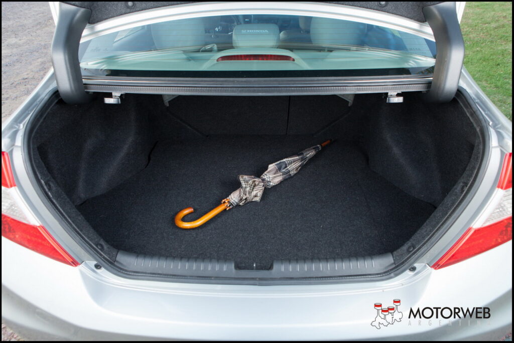 2016-03 TEST Honda Civic EXL Motorweb Argentina 086 copy