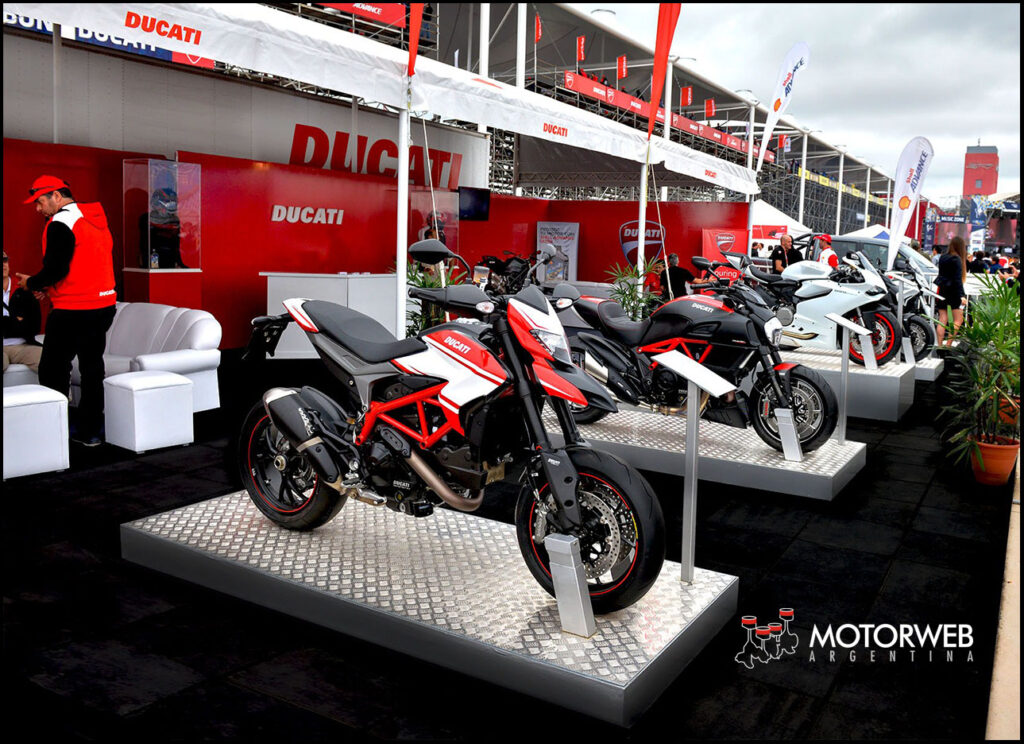Roadshow Ducati Shell MotoGP copy