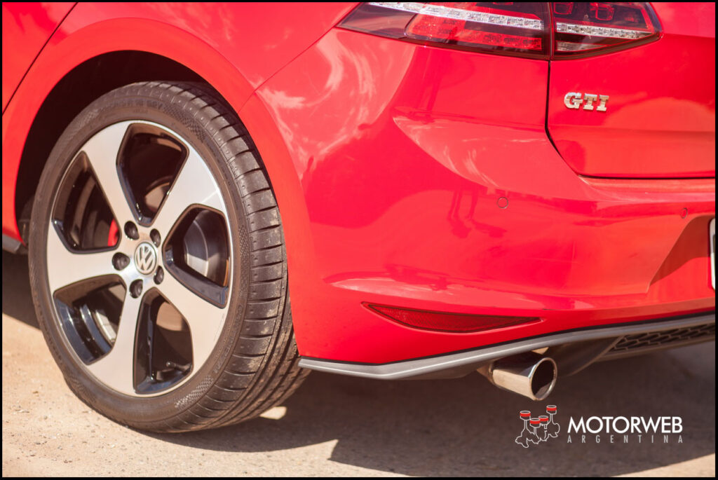 2016-05 TEST Volkswagen Golf GTi Motorweb Argentina 020