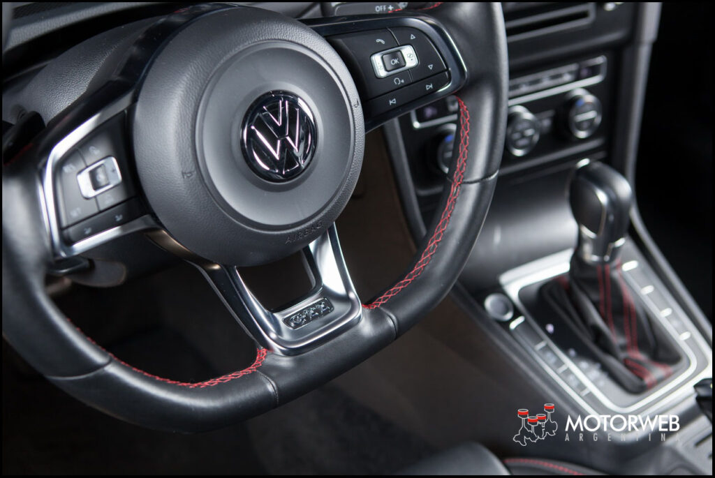 2016-05 TEST Volkswagen Golf GTi Motorweb Argentina 040
