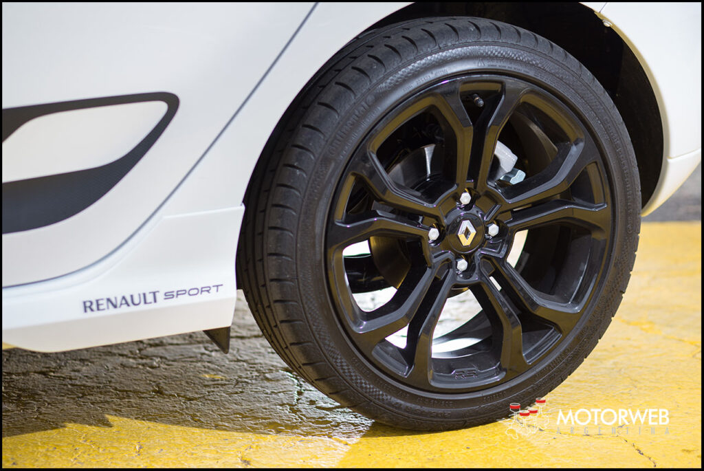 2016 Renault Sandero RS Motorweb Argentina 011