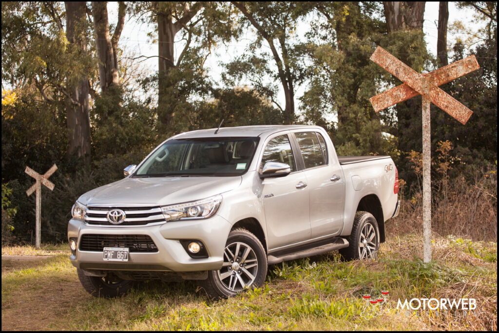 2016-06 TEST Toyota Hilux SRX Motorweb Argentina 005