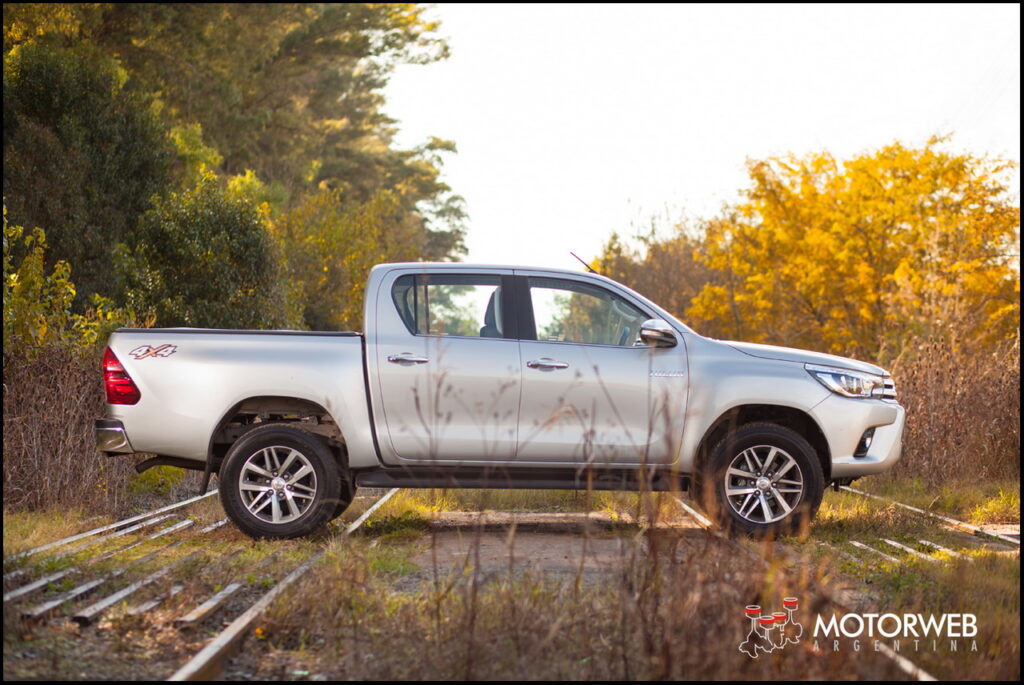 2016-06 TEST Toyota Hilux SRX Motorweb Argentina 008