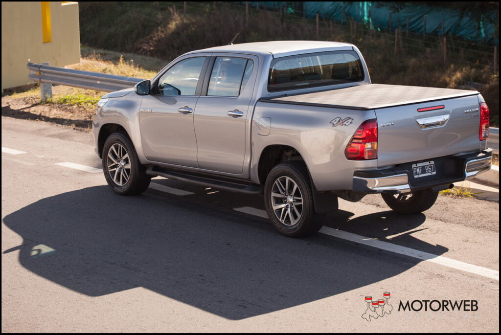 2016-06 TEST Toyota Hilux SRX Motorweb Argentina 014