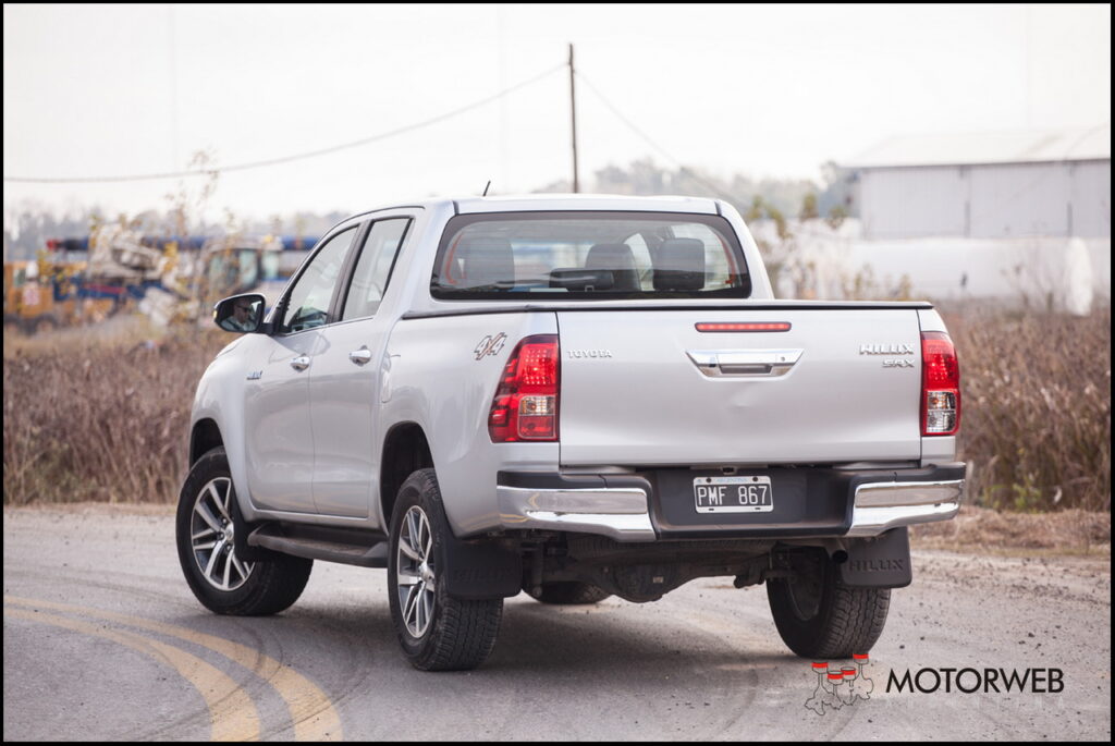 2016-06 TEST Toyota Hilux SRX Motorweb Argentina 015